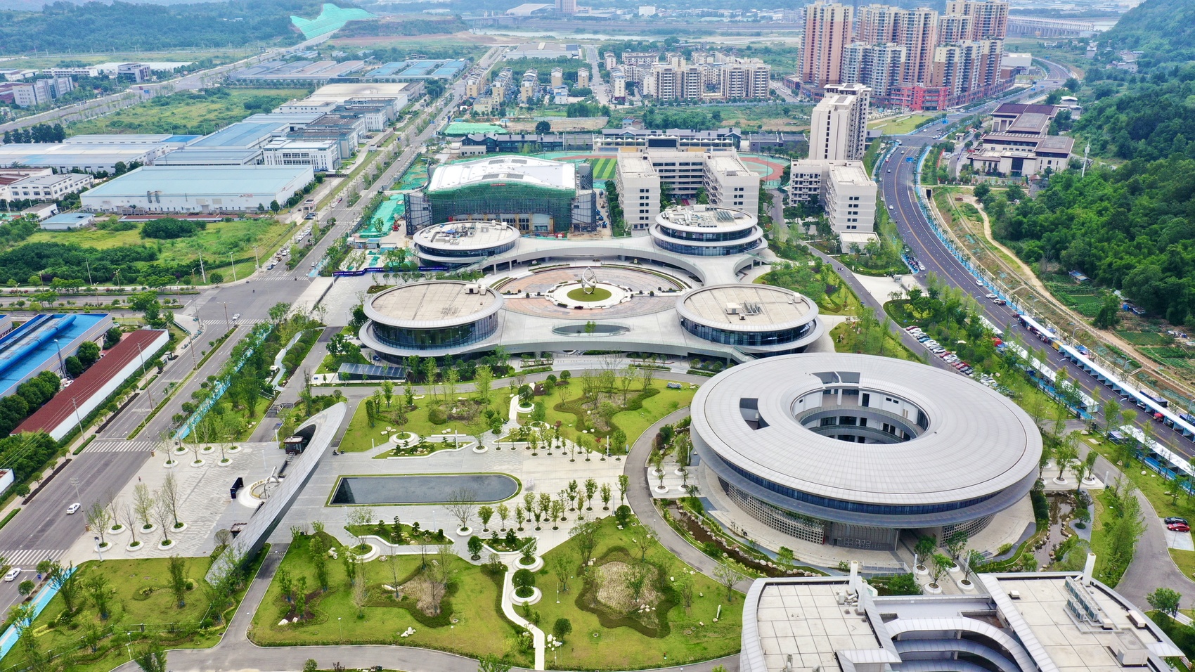 锂电产业进入结构性调整期 遂宁如何“渡河”?聚焦2024国际锂电新能源产业大会③(图2) 锂电产业进入结构性调整期 遂宁如何“渡河”?聚焦2024国际锂电新能源产业大会③(图2)